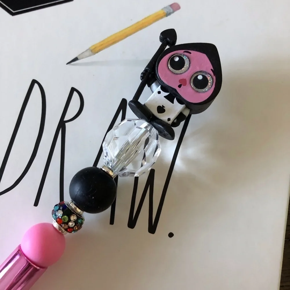 Disney Doorables: Alice in Wonderland: Black Card handmade beaded pen